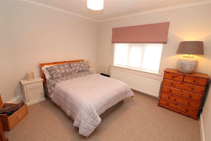 2 Bedroom Detached Bungalow For Sale In Quorn Road, Rushden, NN10