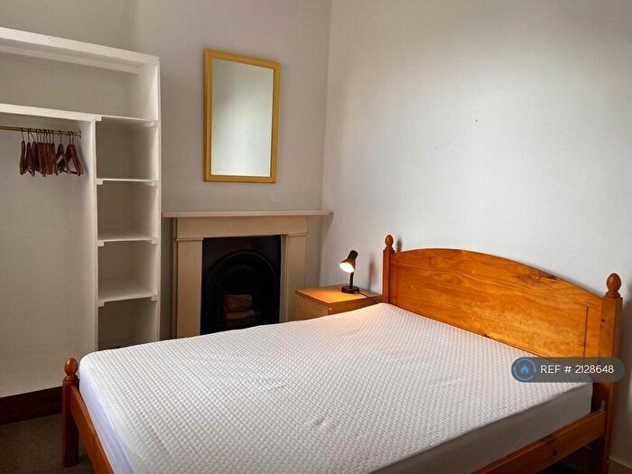 1 Bedroom Flat To Rent In Cornford Grove, London, SW12