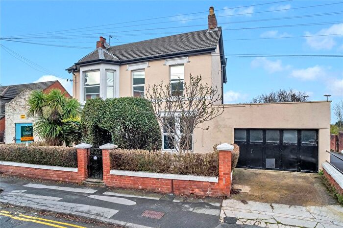 3 Bedroom Detached House For Sale In Hunt Street, Old Town, Swindon, Wiltshire, SN1