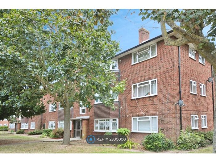 3 Bedroom Flat To Rent In Plant House, London, SE26