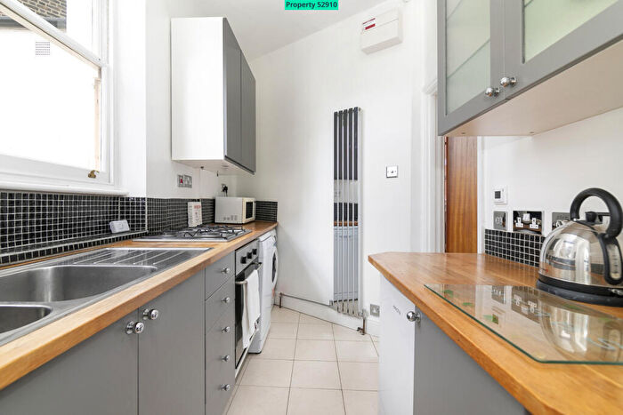 1 Bedroom Flat For Sale In First Floor Flat, Highgate High Street, London, N6