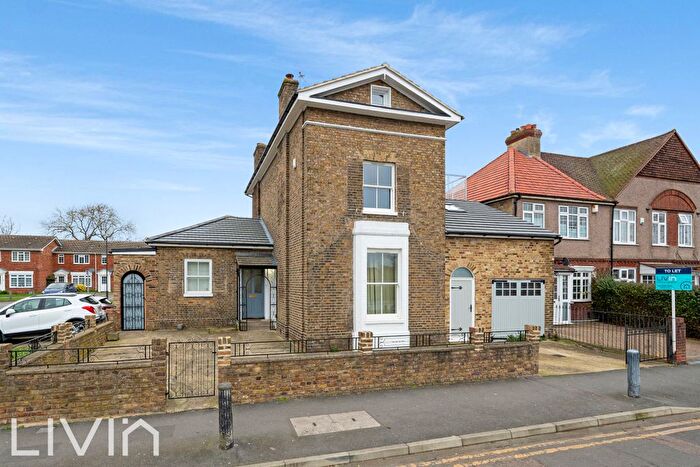 Detached House To Rent In Commonside East, Mitcham, Greater London, CR4