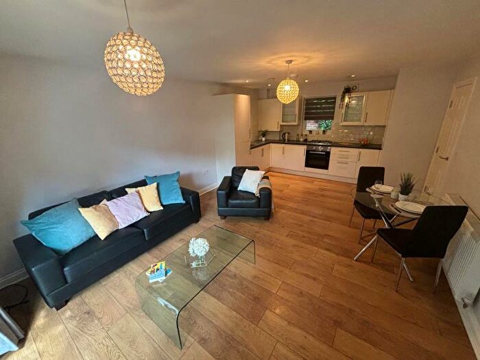 2 Bedroom Flat To Rent In Fb - North Grange Road, LS6