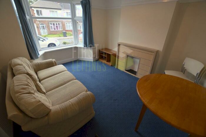 3 Bedroom Semi-Detached House To Rent In Gainsborough Road, Leicester, LE2