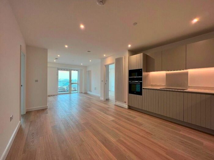 2 Bedroom Flat To Rent In Western Gateway, London, E16