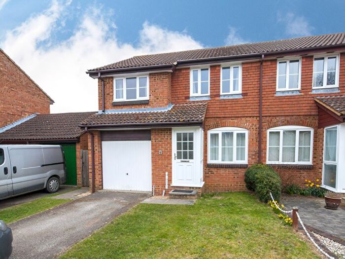 3 Bedroom Semi Detached House For Sale In Pelham Road, Thame, OX9