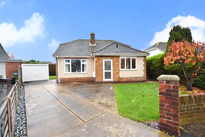 4 Bedroom Detached Bungalow For Sale In Lomond Grove, Humberston, Grimsby, DN36
