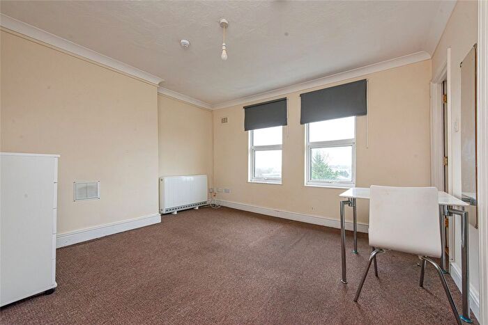 1 Bedroom Flat To Rent In Woodland Road, Arnos Grove, London, N11