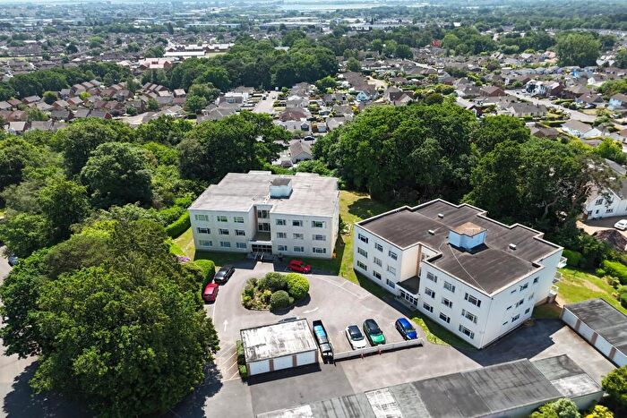 2 Bedroom Flat To Rent In Broadstone, BH18