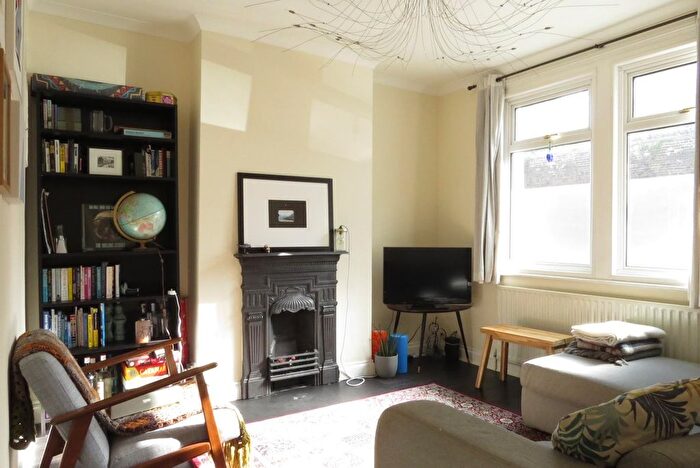2 Bedroom Property To Rent In Robson Road, West Norwood, London, SE27