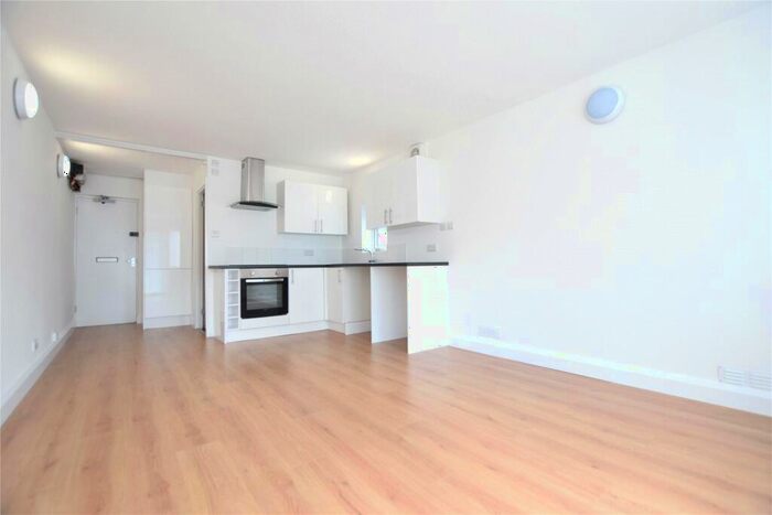 Studio To Rent In Crescent Court, Crescent Road, Reading, Berkshire, RG1