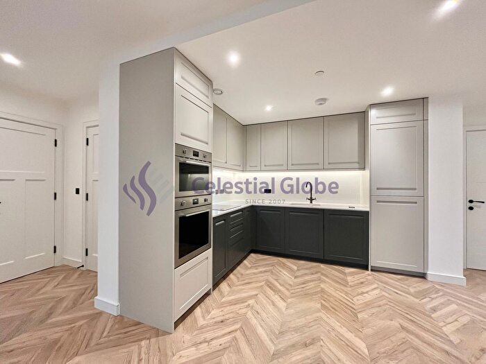 2 Bedroom Flat To Rent In Brook Street, Kingston Upon Thames, KT1