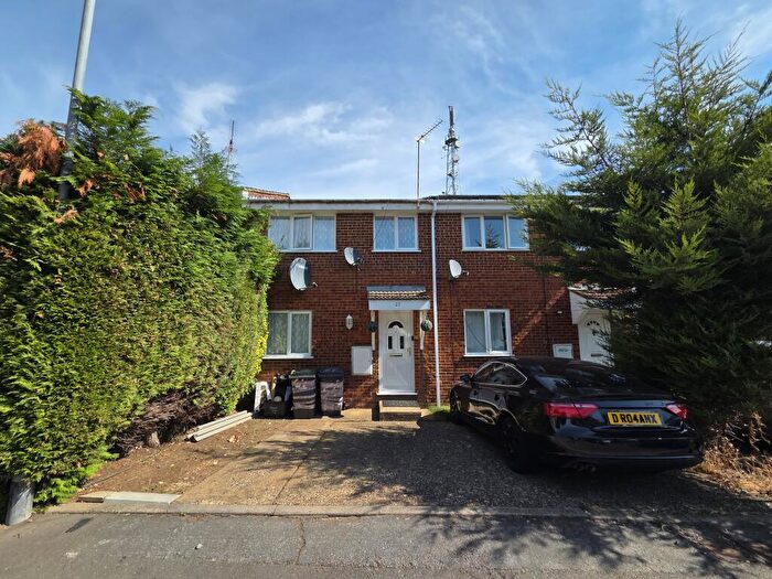 3 Bedroom Terraced House To Rent In Wolston Close, Luton, LU1