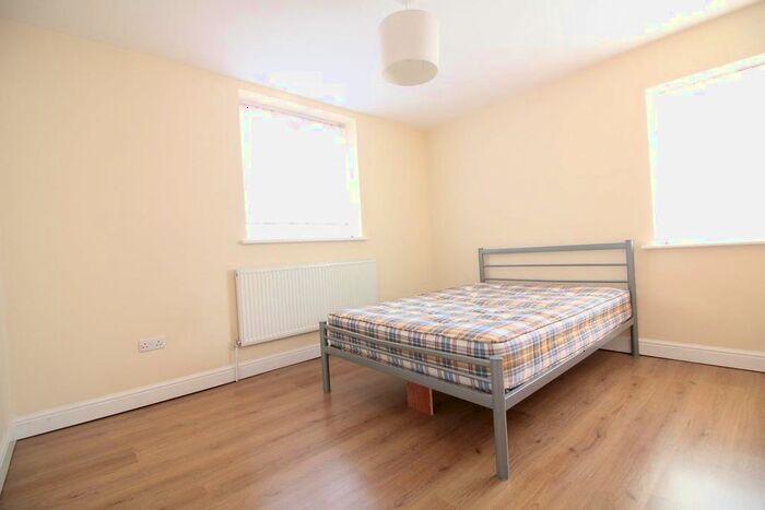 2 Bedroom Flat To Rent In Frampton Road, Hounslow TW4