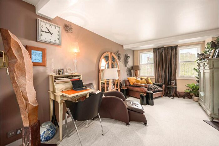 2 Bedroom Penthouse For Sale In West Smithfield, EC1A