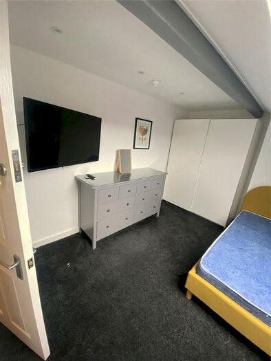 1 Bedroom House To Rent In Stanningley Road, Leeds, LS13