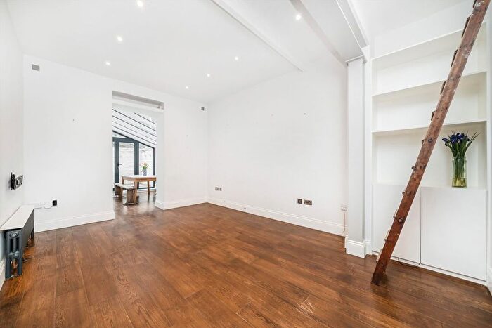 2 Bedroom Flat For Sale In Castletown Road, West Kensington, W14