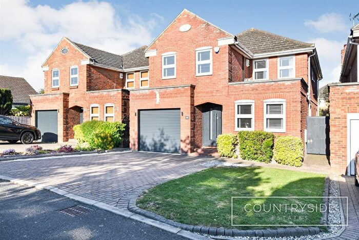 4 Bedroom Detached House For Sale In High Road, Benfleet, SS7