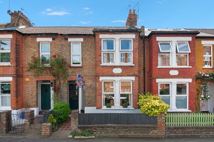2 Bedroom Maisonette For Sale In Oaklands Road, Hanwell, W7