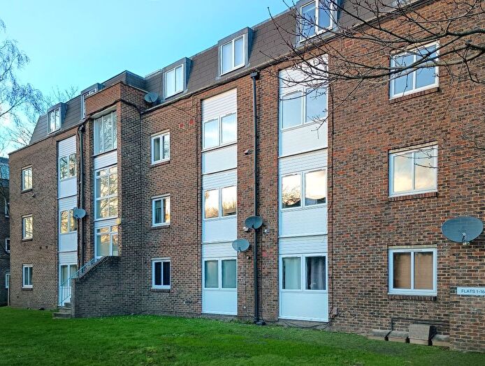 1 Bedroom Flat To Rent In Liddesdale House East, Galsworthy Road, Kingston Upon Thames, KT2