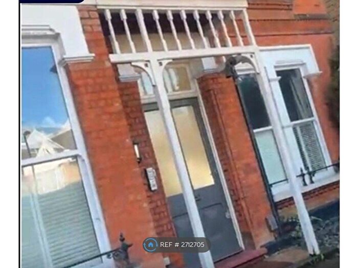 2 Bedroom Flat To Rent In Origo Court, London, SE25