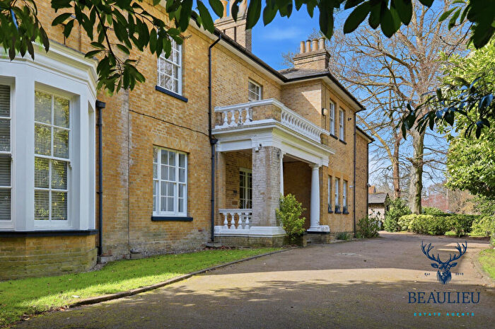 2 Bedroom Apartment For Sale In Rayleigh Road, Brentwood, CM13