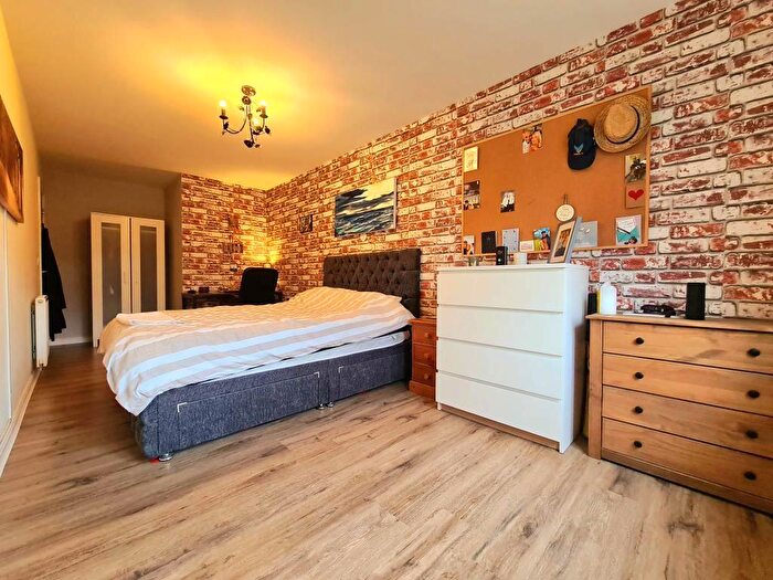 2 Bedroom Apartment To Rent In Brosse Way, Bromley, BR2
