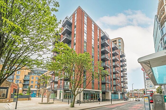 3 Bedroom Flat To Rent In Brook Street, Kingston Upon Thames, KT1