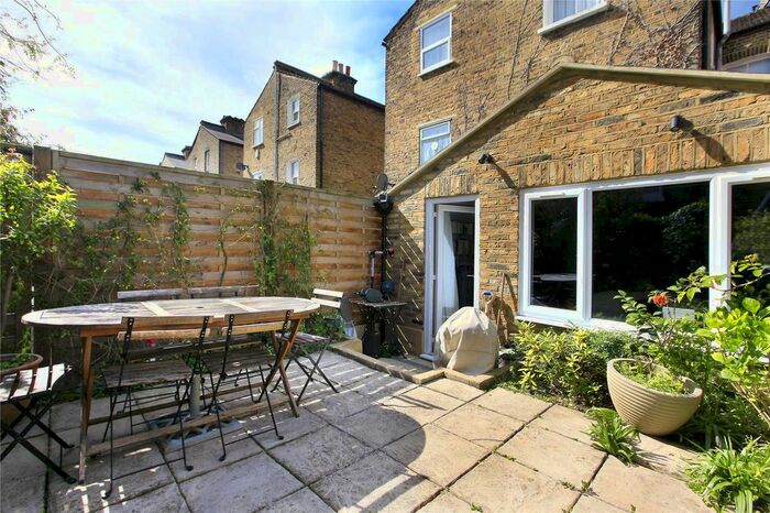 2 Bedroom Maisonette To Rent In Solon Road, Brixton, London, SW2