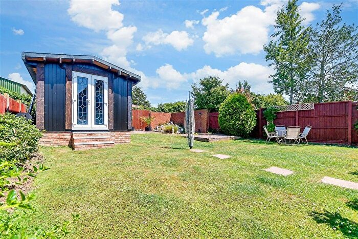 4 Bedroom Chalet For Sale In Drake Avenue, Minster On Sea, Sheerness, Kent, ME12