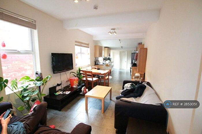 6 Bedroom Terraced House To Rent In College Road, Reading, RG6