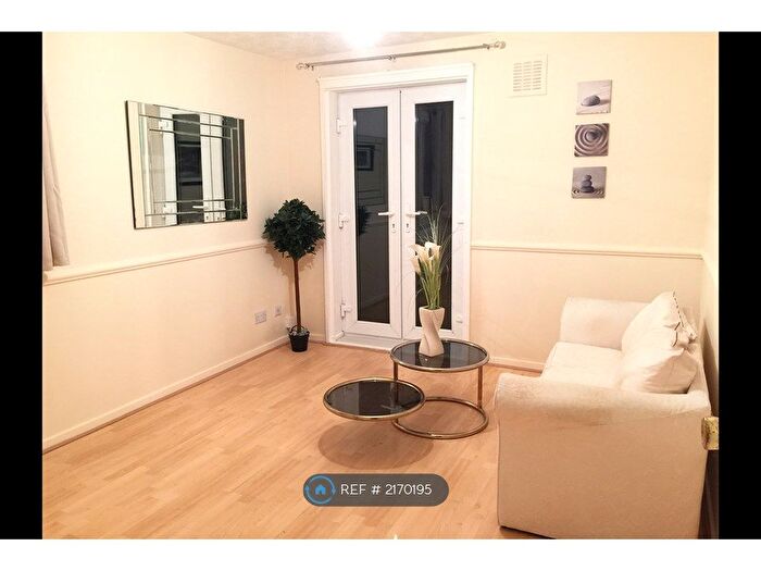 1 Bedroom Flat To Rent In Boveney Close, Slough, SL1