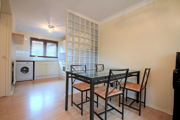 2 Bedroom Flat To Rent In Eckford Street, Islington, London, N1