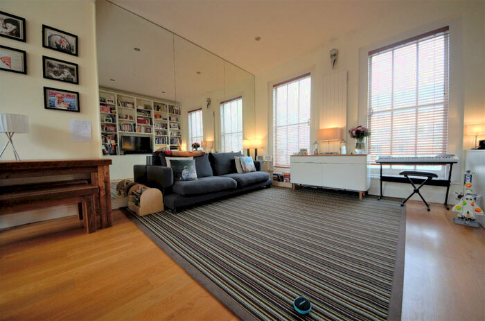 2 Bedroom Maisonette To Rent In Caledonian Road, Islington, King's Cross, London, N1