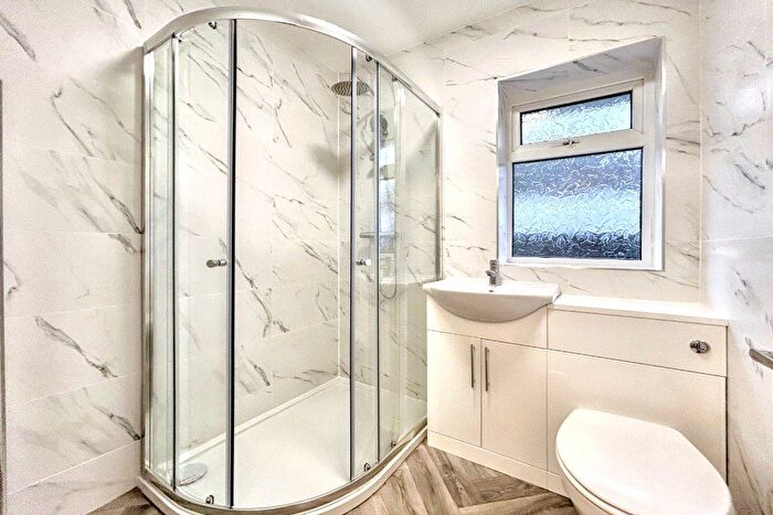 2 Bedroom Bungalow For Sale In Thornes Moor Drive, Wakefield, West Yorkshire, WF2