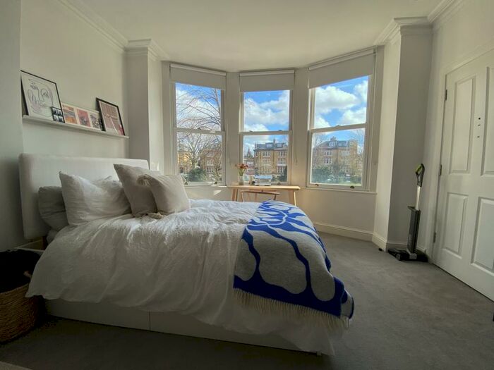 Studio To Rent In The Gardens, East Dulwich, London, SE22