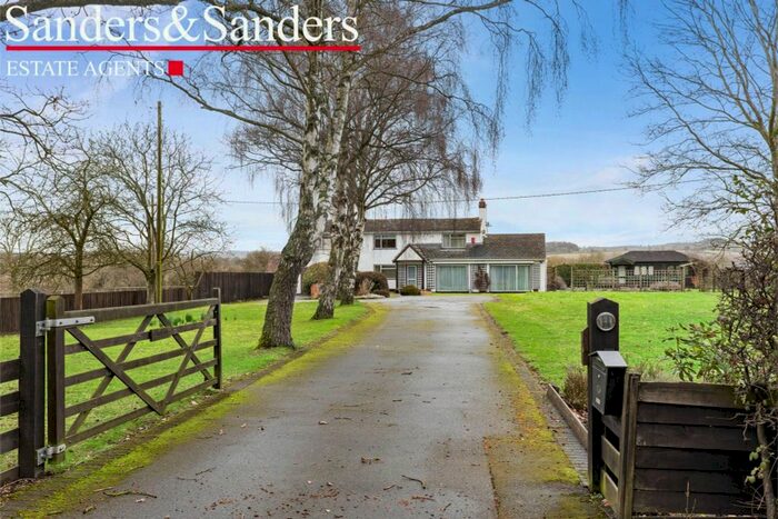 4 Bedroom Detached House For Sale In Alcester Heath, Alcester, B49