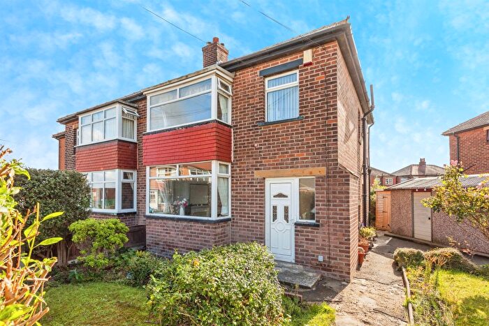 3 Bedroom Semi-Detached House For Sale In Ullswater Avenue, Dewsbury, WF12