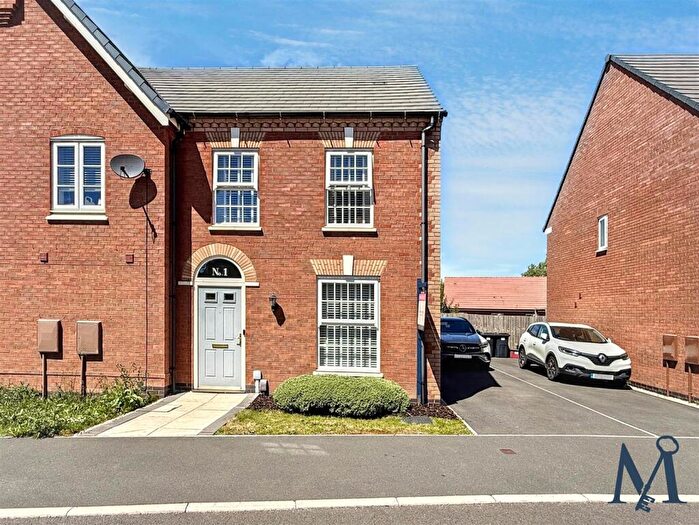 3 Bedroom Semi-Detached House For Sale In Hodgetts Street, Hugglescote, LE67