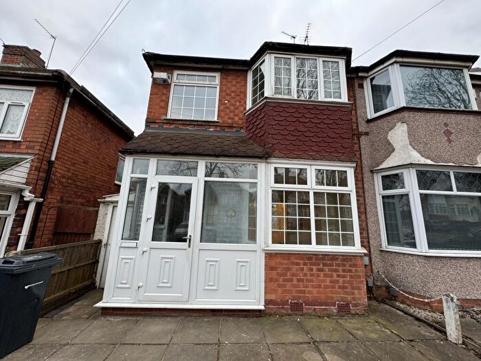 3 Bedroom House To Rent In Wensleydale Road, B42