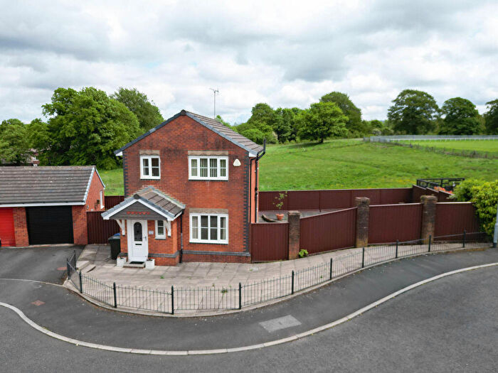 3 Bedroom Detached House For Sale In Crompton Avenue, Rochdale, OL16
