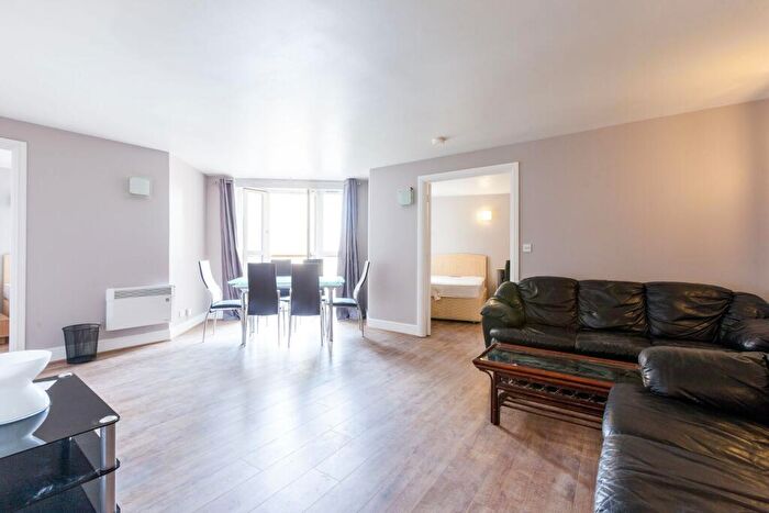 2 Bedroom Flat To Rent In Commercial Road, Aldgate, London, E1