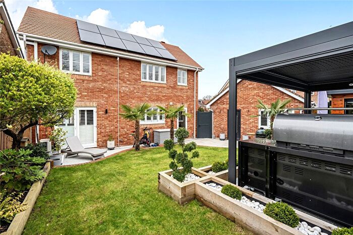 5 Bedroom Detached House For Sale In Flemish Place, Warfield, Berkshire, RG42