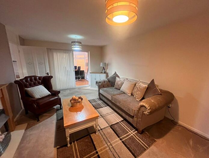 2 Bedroom Semi-Detached Bungalow For Sale In Derwent Way, Newark, Nottinghamshire, NG24
