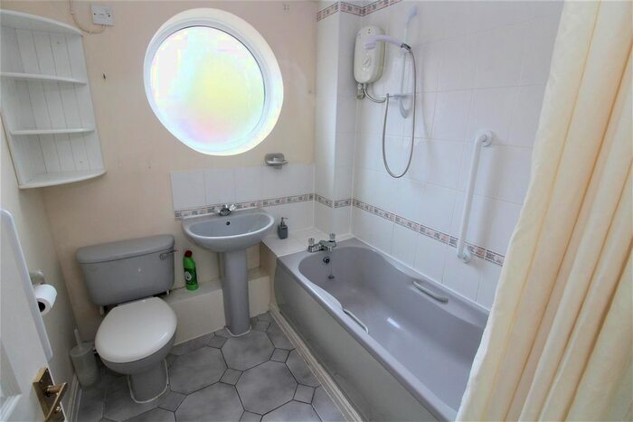 1 Bedroom Flat To Rent In Ranwonath Court, Chester, CH2