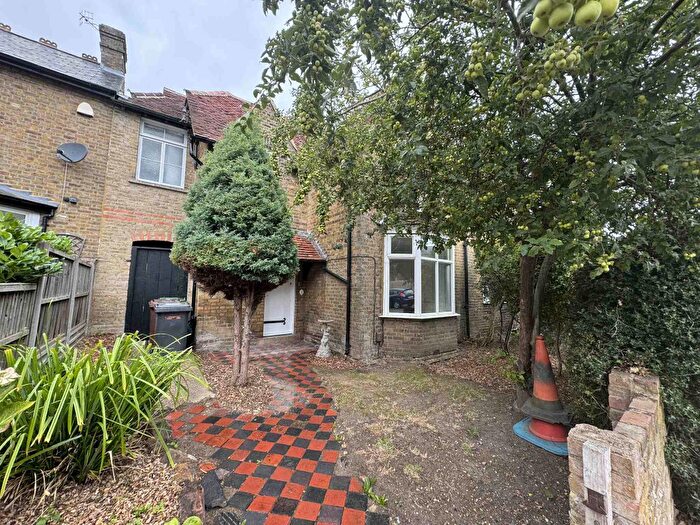 4 Bedroom Semi-Detached House To Rent In Bournehall Road, Bushey, WD23