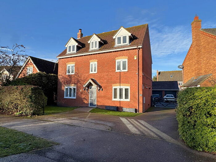 5 Bedroom Detached House For Sale In Cotswolds Way, Calvert Green, MK18