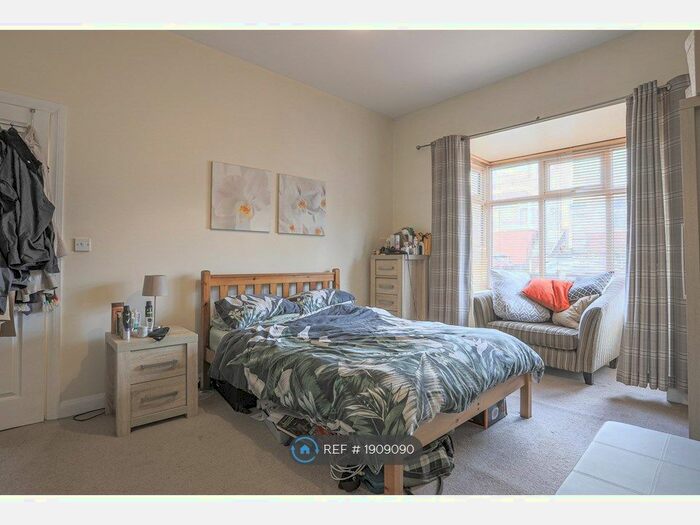 1 Bedroom Flat To Rent In Manor Grove, Leeds, LS7