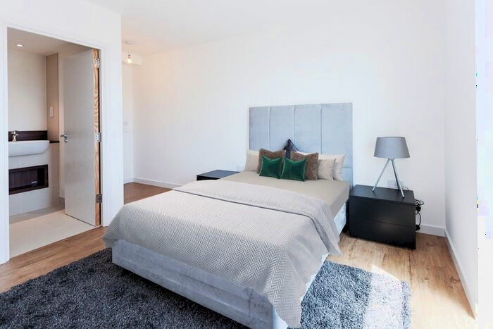 3 Bedroom Flat To Rent In Bailey Street, London, SE8