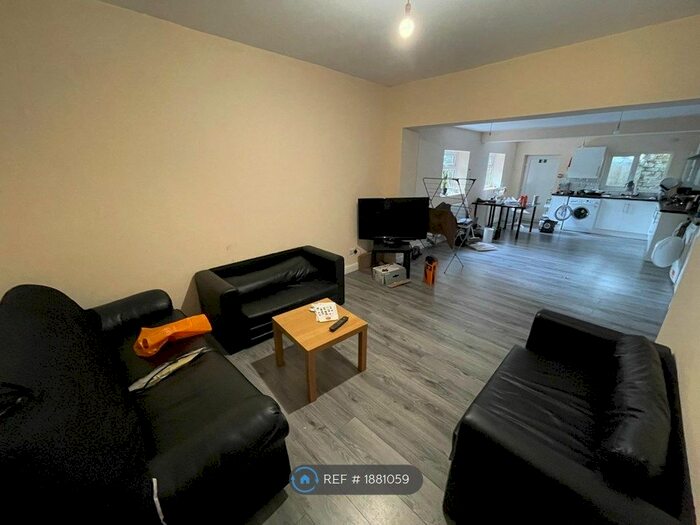 6 Bedroom End Of Terrace House To Rent In Westbourne Road, Manchester, M14